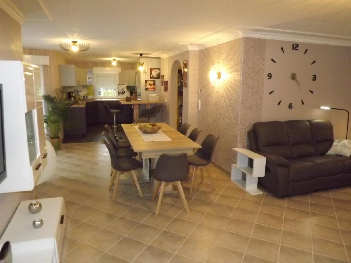 Grosszuegige Ferienwohnung Am Waldesrand Im Seenland Lauta Kültér fotó