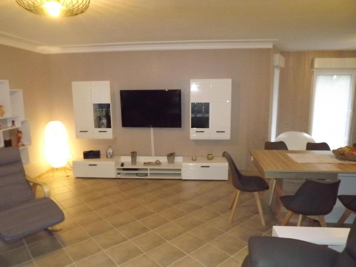 Grosszuegige Ferienwohnung Am Waldesrand Im Seenland Lauta Kültér fotó